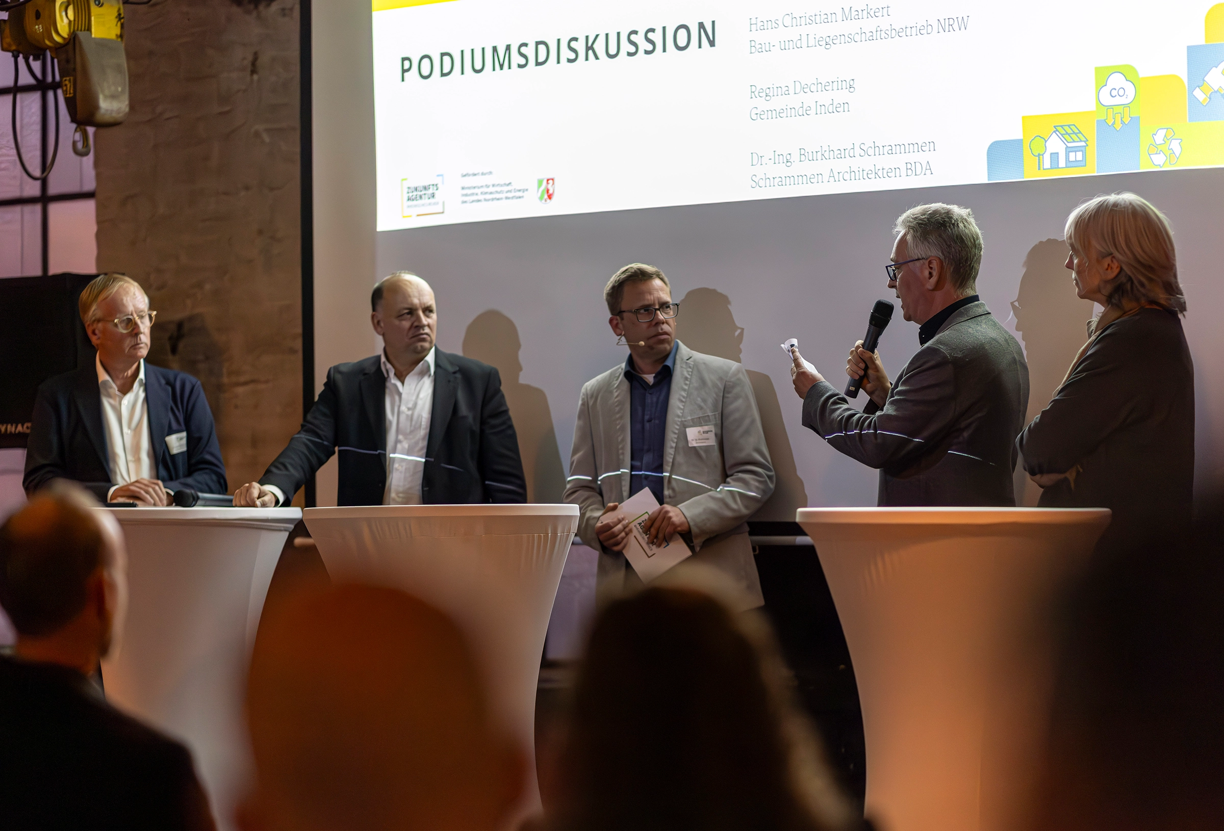 Podiumsdiskussion Bühne